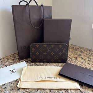 Louis Vuitton Zippy Monogram Wallet Authentic Box, Receipt, Dust, Shopping Bag